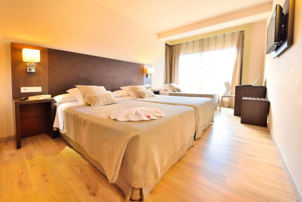 Double Room with Extra Bed (2 Adults + 1 Child) Spa Acces included
